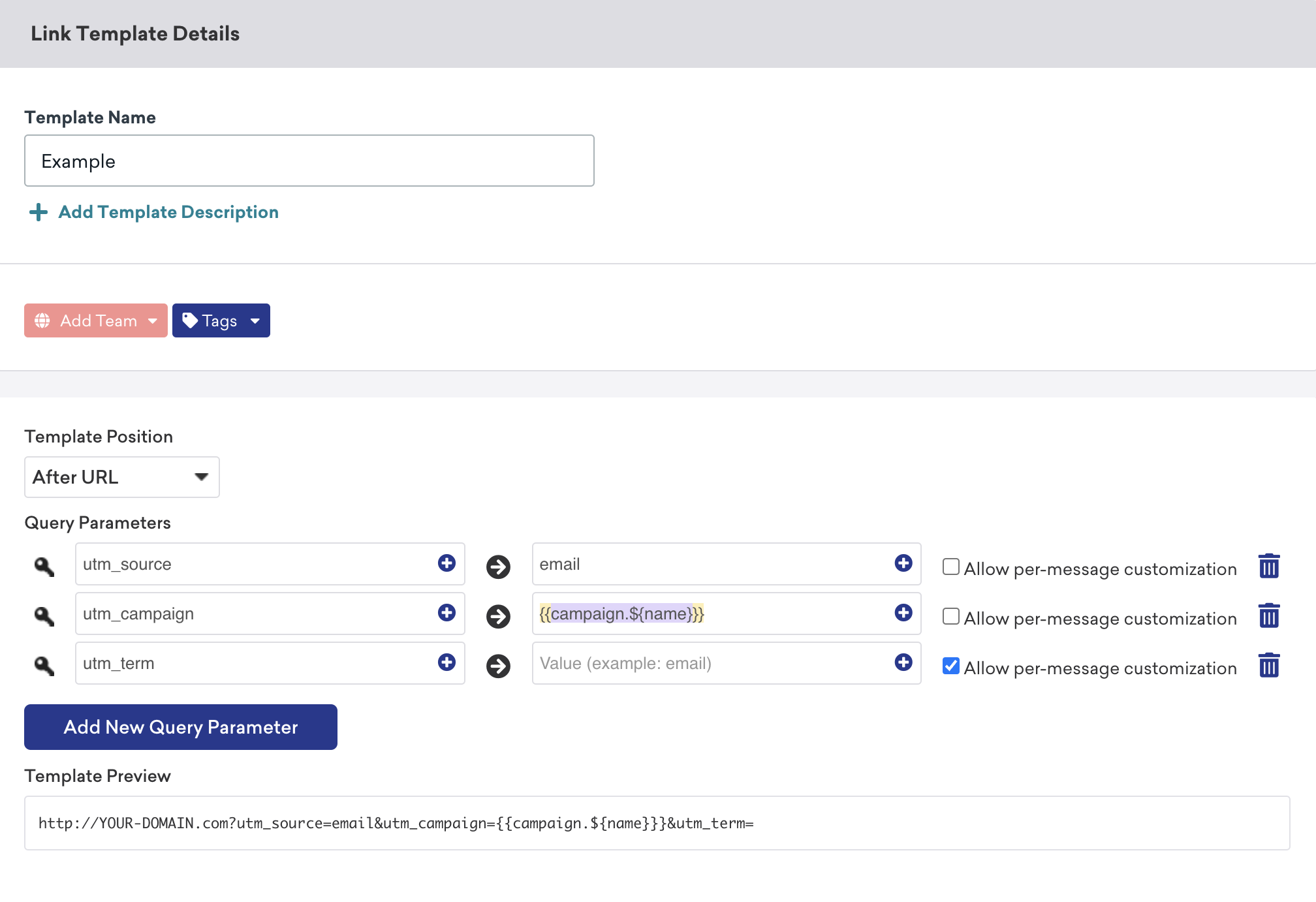 Posição do Modelo, Parâmetros de Consulta e campos de Prévia do Modelo para o processo de inserção de modelo de link após um URL.